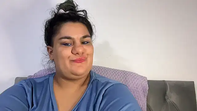 YoungCurvyLeah online show from August 2026 05:37:01 PM