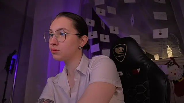 hi evie online show from December 2025 01:29:01 PM