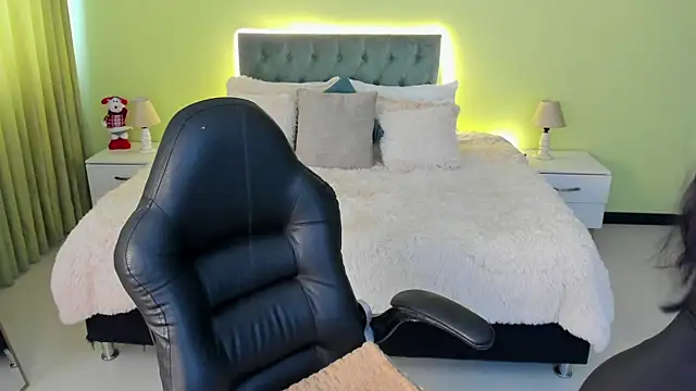 Snapshot of Celeste_Rous__ chatting on December 2025 12:34:02 PM Celeste Rous online show from December 2025 12:34:02 PM