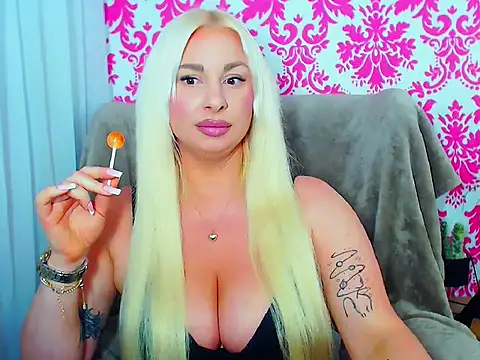 Snapshot of LuxuriaGoddess chatting on January 2026 08:03:02 PM LuxuriaGoddess online show from January 2026 08:03:02 PM