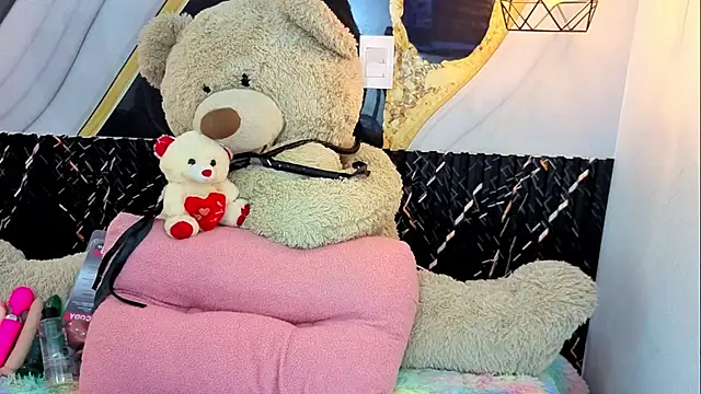 Snapshot of VioletaSweett1 chatting on July 2026 08:51:02 PM VioletaSweett1 online show from July 2026 08:51:02 PM
