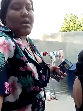 Snapshot of VaneandRossy chatting on January 2026 09:40:01 PM VaneandRossy online show from January 2026 09:40:01 PM