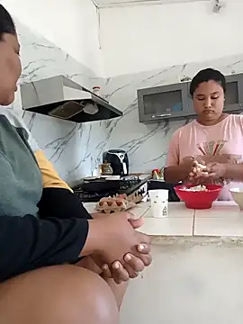 Snapshot of VaneandRossy chatting on February 2026 02:32:02 PM VaneandRossy online show from February 2026 02:32:02 PM