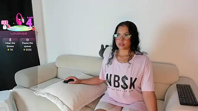 Snapshot of DakothaHyland_ chatting on January 2026 07:28:02 PM DakothaHyland online show from January 2026 07:28:02 PM