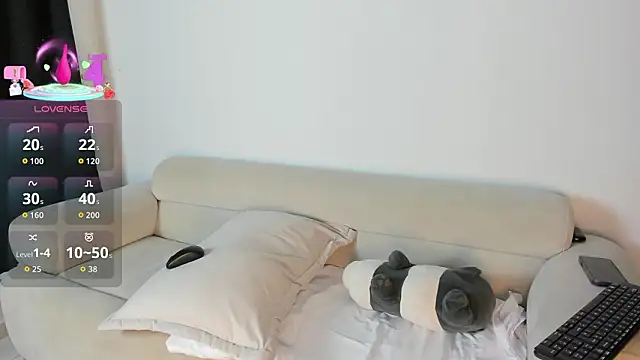 Snapshot of DakothaHyland_ chatting on February 2026 01:47:01 PM DakothaHyland online show from February 2026 01:47:01 PM