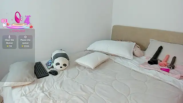 Snapshot of DakothaHyland_ chatting on February 2026 12:59:02 PM DakothaHyland online show from February 2026 12:59:02 PM