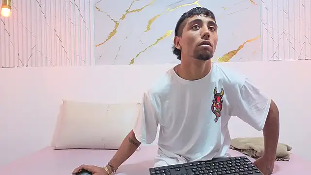 Snapshot of NatyAndAlex chatting on February 2026 10:14:01 PM NatyAndAlex online show from February 2026 10:14:01 PM