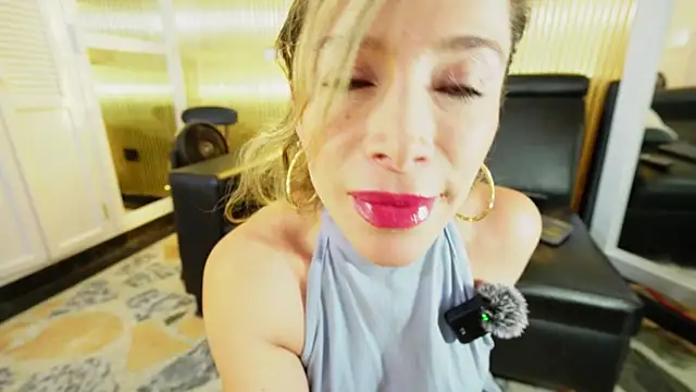 Snapshot of Allice_mommy chatting on December 2025 08:17:01 PM Allice mommy online show from December 2025 08:17:01 PM