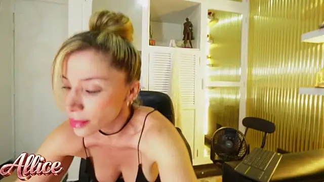 Snapshot of Allice_mommy chatting on February 2026 07:09:02 PM Allice mommy online show from February 2026 07:09:02 PM