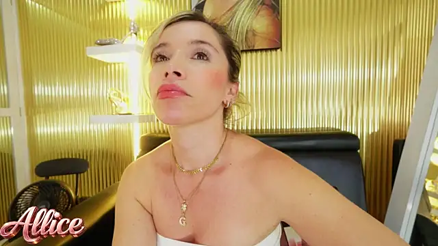 Snapshot of Allice_mommy chatting on February 2026 07:20:01 PM Allice mommy online show from February 2026 07:20:01 PM