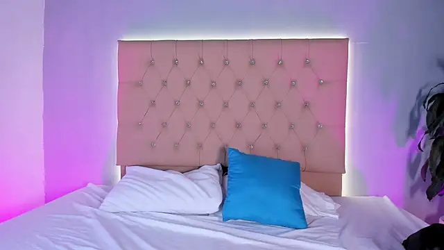 Snapshot of EmmaLawrence_ chatting on January 2026 08:14:02 PM EmmaLawrence online show from January 2026 08:14:02 PM