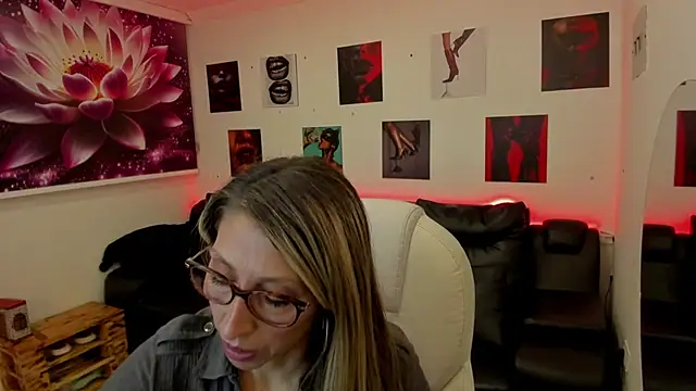 Snapshot of Scarlett_079 chatting on February 2026 12:01:02 PM Scarlett 079 online show from February 2026 12:01:02 PM