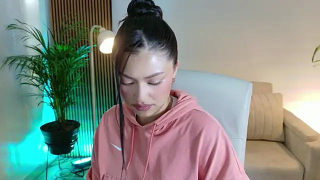 Snapshot of victoria___moon chatting on January 2026 01:57:01 PM victoria moon online show from January 2026 01:57:01 PM