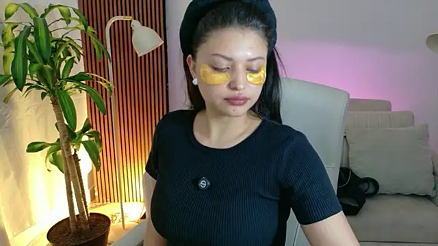 Snapshot of victoria___moon chatting on April 2026 03:22:02 PM victoria moon online show from April 2026 03:22:02 PM
