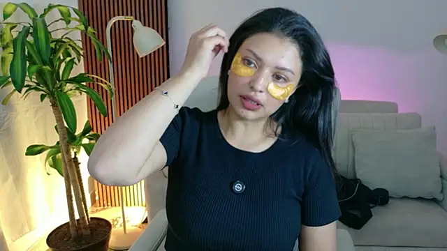 Snapshot of victoria___moon chatting on April 2026 06:10:01 PM victoria moon online show from April 2026 06:10:01 PM