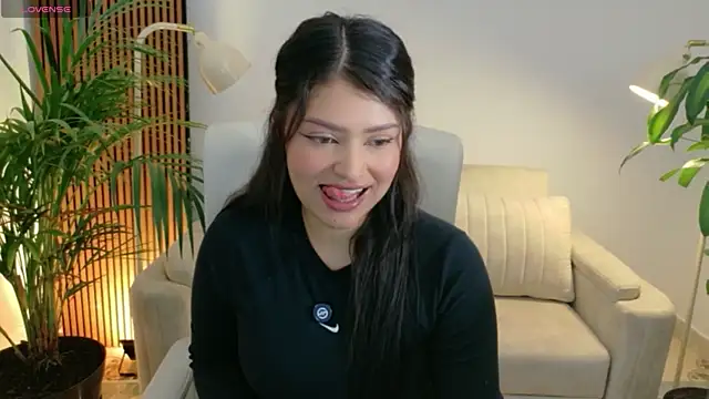 Snapshot of victoria___moon chatting on May 2026 02:33:01 PM victoria moon online show from May 2026 02:33:01 PM