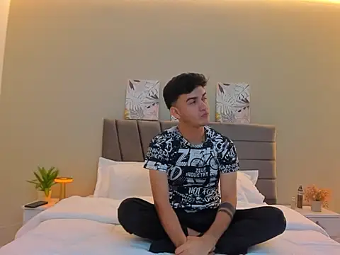 Snapshot of Feiccer_Thomson1 chatting on December 2025 07:43:01 PM Feiccer Thomson1 online show from December 2025 07:43:01 PM