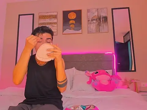 Snapshot of Feiccer_Thomson1 chatting on February 2026 03:32:02 AM Feiccer Thomson1 online show from February 2026 03:32:02 AM