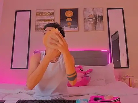 Snapshot of Feiccer_Thomson1 chatting on February 2026 05:11:02 AM Feiccer Thomson1 online show from February 2026 05:11:02 AM