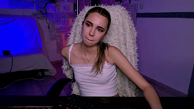 Snapshot of KimPorins chatting on February 2026 04:37:02 PM KimPorins online show from February 2026 04:37:02 PM