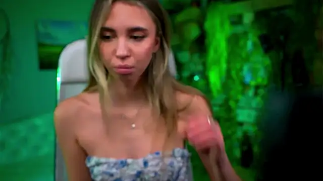 Snapshot of KimPorins chatting on February 2026 12:34:01 PM KimPorins online show from February 2026 12:34:01 PM