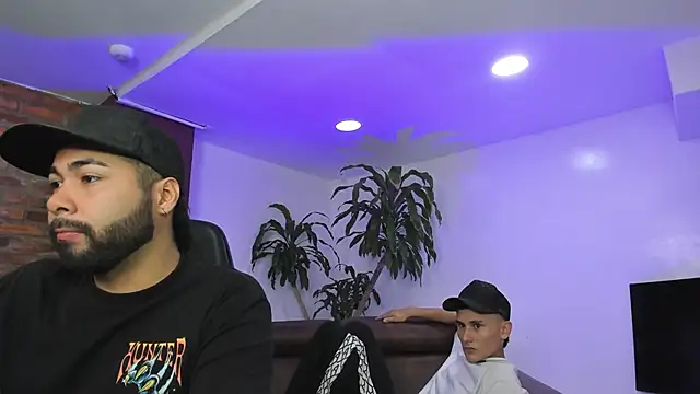 Snapshot of HotThreesoome chatting on December 2025 01:16:01 PM HotThreesoome online show from December 2025 01:16:01 PM