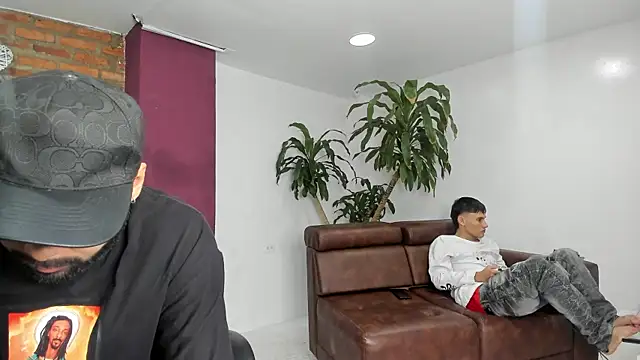 Snapshot of HotThreesoome chatting on December 2025 01:15:01 PM HotThreesoome online show from December 2025 01:15:01 PM