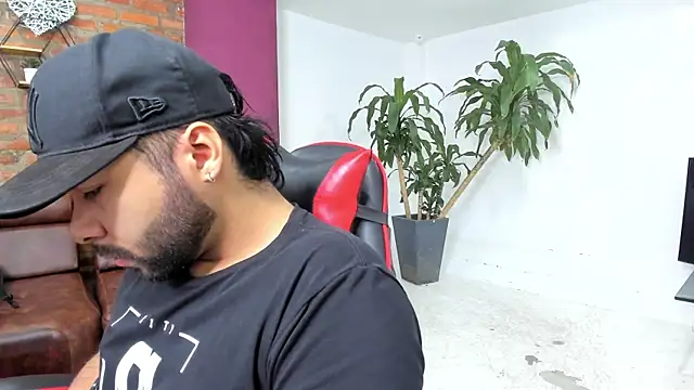 Snapshot of HotThreesoome chatting on January 2026 01:05:02 PM HotThreesoome online show from January 2026 01:05:02 PM