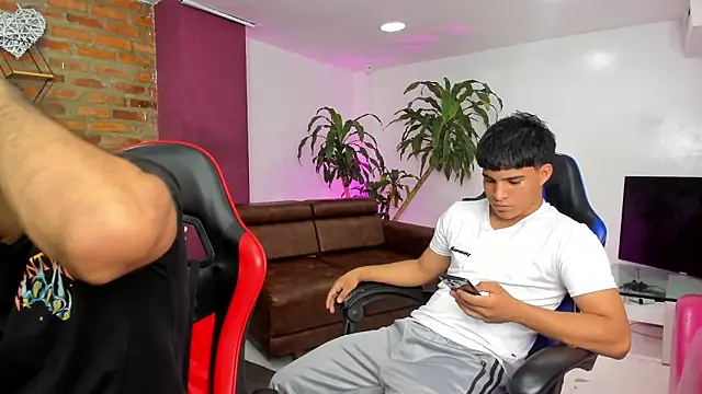 Snapshot of HotThreesoome chatting on February 2026 12:32:01 PM HotThreesoome online show from February 2026 12:32:01 PM