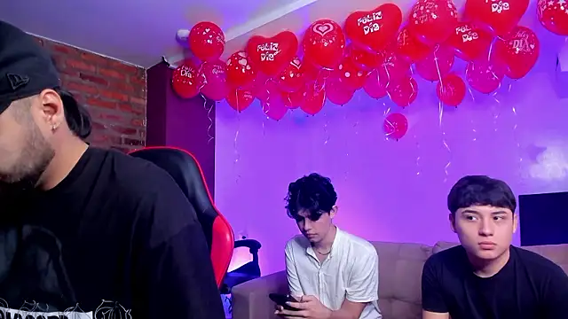 Snapshot of HotThreesoome chatting on February 2026 12:12:01 PM HotThreesoome online show from February 2026 12:12:01 PM