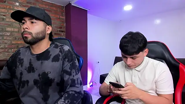 Snapshot of HotThreesoome chatting on February 2026 12:17:01 PM HotThreesoome online show from February 2026 12:17:01 PM