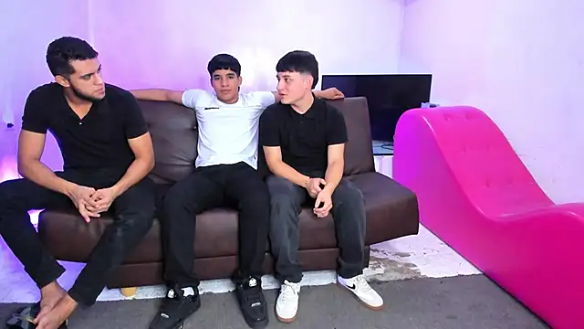 Snapshot of HotThreesoome chatting on February 2026 12:37:01 PM HotThreesoome online show from February 2026 12:37:01 PM