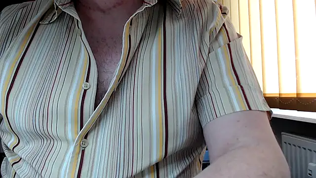 Snapshot of xm0rtix chatting on April 2026 07:52:01 AM xm0rtix online show from April 2026 07:52:01 AM