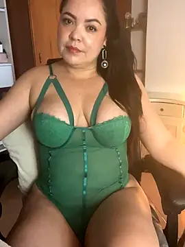 Snapshot of EmiHarrys chatting on January 2026 10:23:01 PM EmiHarrys online show from January 2026 10:23:01 PM