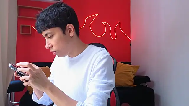 Snapshot of Neo_Twink chatting on April 2026 07:05:02 PM Neo Twink online show from April 2026 07:05:02 PM