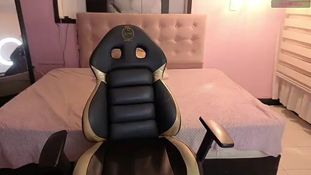 Sara valderrama  online show from April 2026 01:26:01 PM