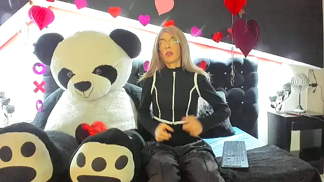 Lis Pearson online show from February 2026 01:34:01 AM