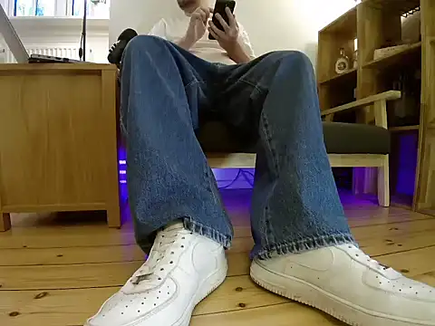 Snapshot of jonas_camboy chatting on February 2026 04:19:02 PM jonas camboy online show from February 2026 04:19:02 PM