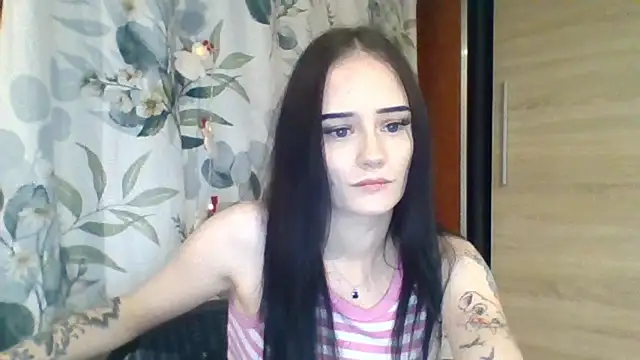 Snapshot of NinaTease chatting on December 2025 12:18:01 AM NinaTease online show from December 2025 12:18:01 AM