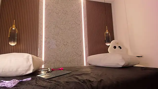 maye wells  online show from March 2026 08:05:01 PM