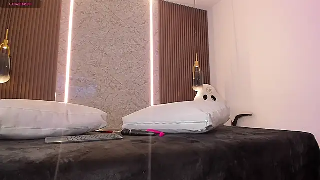 maye wells  online show from March 2026 07:25:01 PM