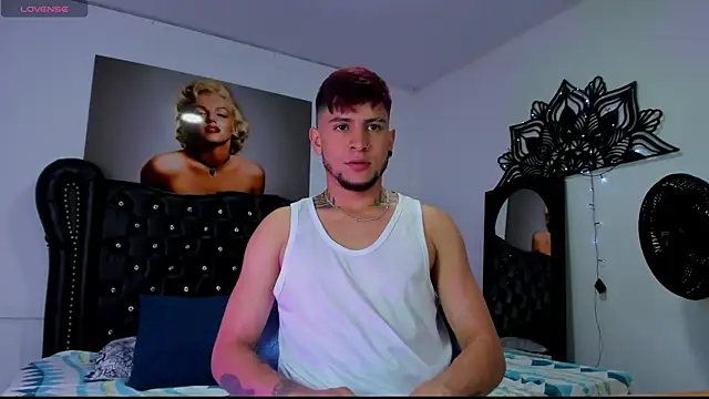 Snapshot of vaalentiino chatting on December 2025 05:30:01 PM vaalentiino online show from December 2025 05:30:01 PM