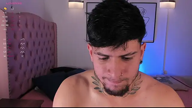 Snapshot of vaalentiino chatting on February 2026 07:35:01 PM vaalentiino online show from February 2026 07:35:01 PM