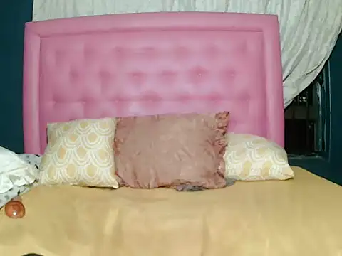 Snapshot of BasellBlue chatting on December 2025 07:32:01 PM BasellBlue online show from December 2025 07:32:01 PM