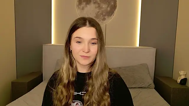 Lina Sinerz online show from March 2026 04:18:01 PM