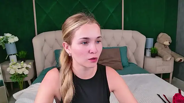 Lina Sinerz online show from July 2026 03:39:02 PM