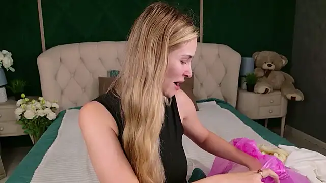 Lina Sinerz online show from July 2026 03:47:02 PM