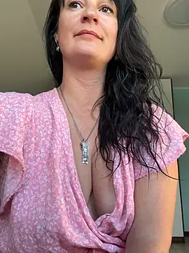 CherryCherry03 online show from June 2026 01:37:01 PM