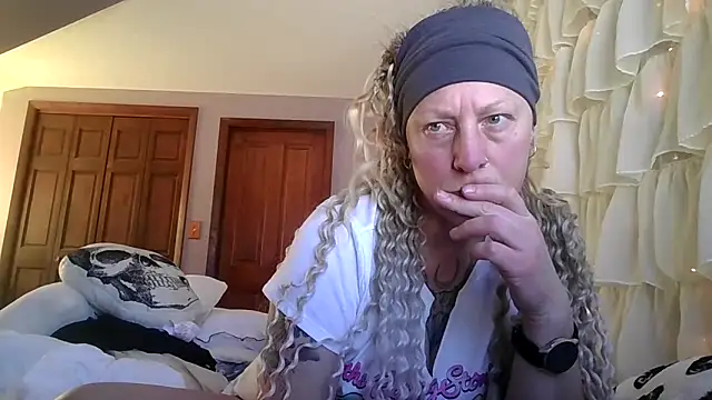 Outdoorchicjj online show from February 2026 08:34:01 PM