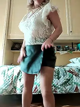 Snapshot of AhlyssaLove1155 chatting on December 2025 01:18:02 PM AhlyssaLove1155 online show from December 2025 01:18:02 PM